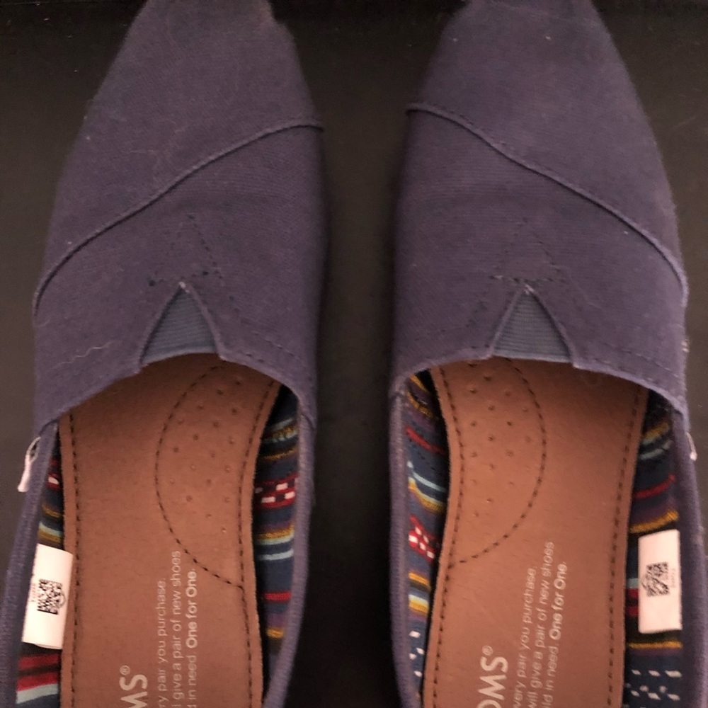 Toms - Picture 2 of 3